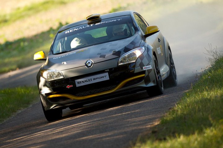 Rallyepilot Carsten Mohe geht mit neuem Renault Megane RS in der DRM an den Start