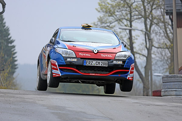 Carsten Mohe und Sebastian Walker feiern Klassensieg im Renault Mégane R.S. vor heimischem Publikum bei der Rallye Erzgebirge 