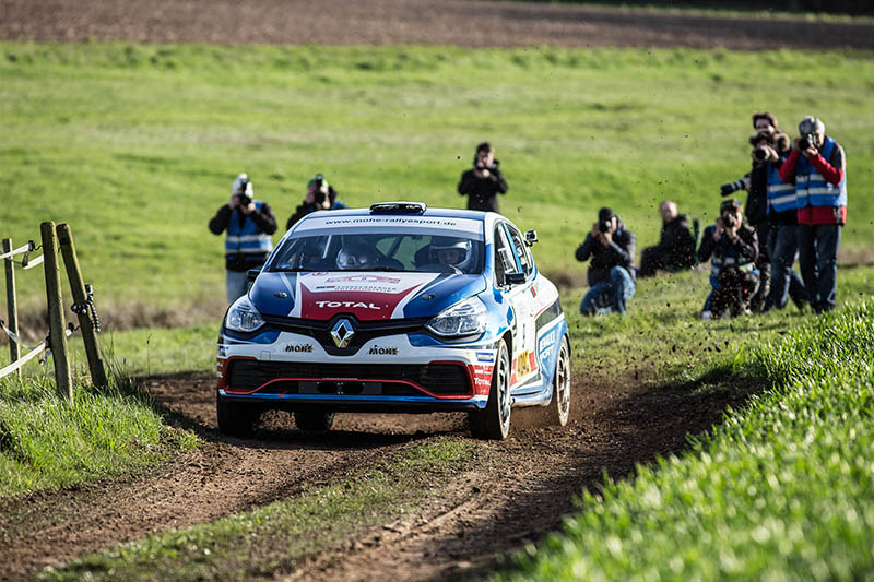 Startklar fürs Heimspiel: Carsten Mohe freut sich auf die AvD-Sachsen-Rallye im reparierten Renault Clio R3T 