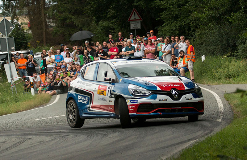 Renault Clio R3T-Pilot Carsten Mohe krönt sich vorzeitig zum Deutschen Rallye-Meister in der 2WD-Wertung
